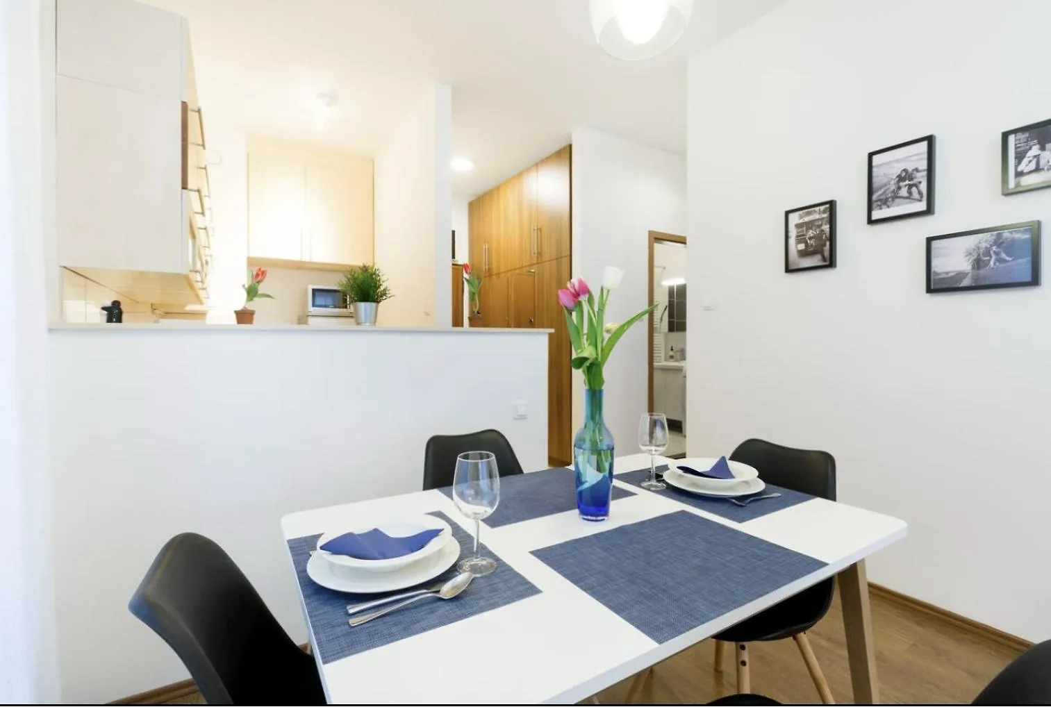 Kazinczy 3 Jewish Hq Bedroom + Living With Balcony Budapest Apartment