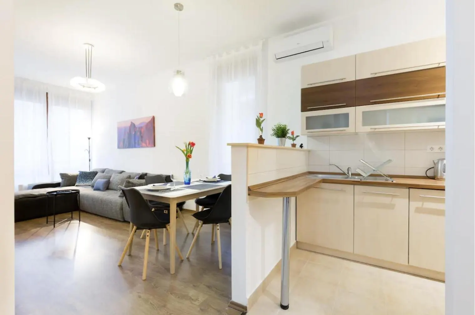 Kazinczy 3 Jewish Hq Bedroom + Living With Balcony Budapest