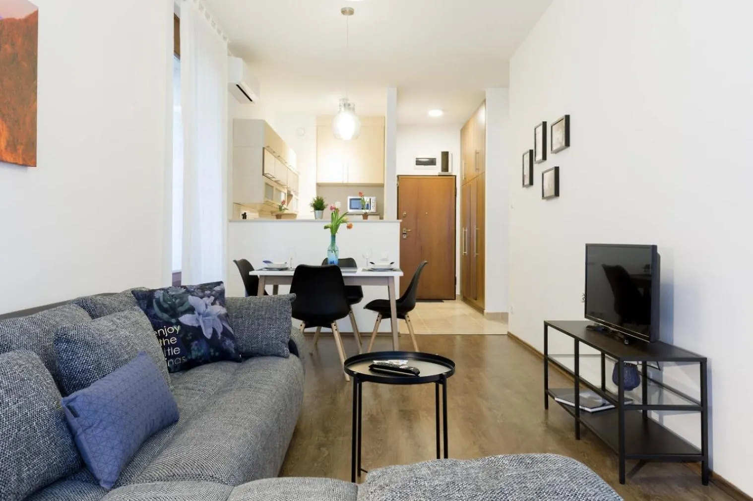 Kazinczy 3 Jewish Hq Bedroom + Living With Balcony Budapest Hungary