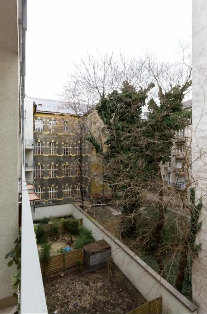 Kazinczy 3 Jewish Hq Bedroom + Living With Balcony Budapest Hungary
