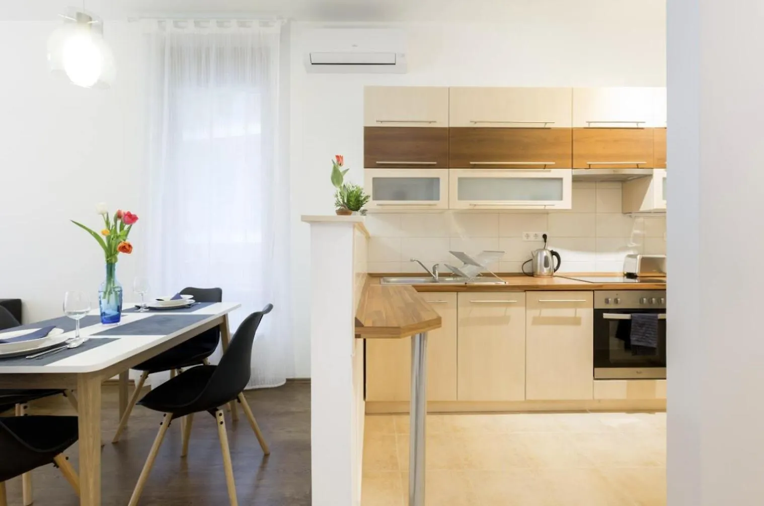 Kazinczy 3 Jewish Hq Bedroom + Living With Balcony Budapest Apartment